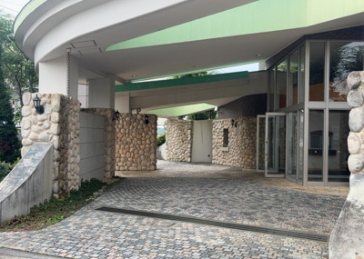 【内装】 | ドラゴンマンション多摩学園都市伍番館 | 共用部分は、一棟の建物に住む区分所有者全員が共同で所有するとし、共用部分の管理、補修などは、区分所有者で形成される管理組合が行います。個人の判断で勝手に変更することはできませんので覚えておきましょう。