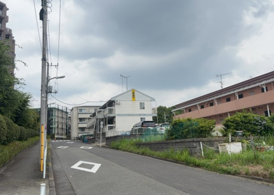 【展望】 | ドラゴンマンション多摩学園都市伍番館 | 眺望の良さを楽しめるダイニングキッチンで家族団らんの時間を過ごしてはいかがでしょうか。バルコニーから見える景色を家族で眺める時間は、時間が経つのを忘れてしまいそうですね。是非、現地を見に行きましょう！