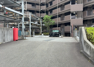 【駐輪場】 | ドラゴンマンション多摩学園都市伍番館 | マンションの駐輪場は、事前に空きがあるか確認を取ると安心です。せっかく入居したのに駐輪スペースがない！なんてことになったら大変ですよね。そこで、内見時や購入前にはまず事前に確認しておくと良いでしょう。
