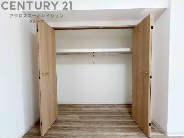 衣類やアクセサリー、小物類の収納が便利で整理整頓がしやすく、部屋の美観を保ちつつ、スペースを最大限に活用できます。衣服のしわやダメージを防ぎ、長持ちさせることができます。

