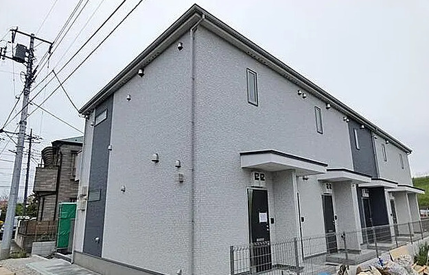 松戸市小山のアパートのエントランス