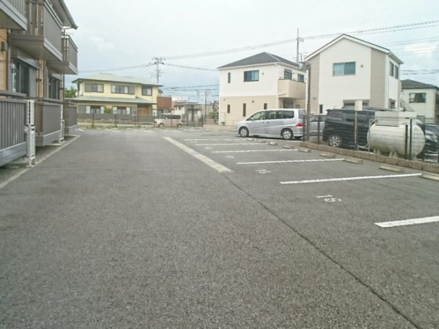 セジュール石原坂の駐車場