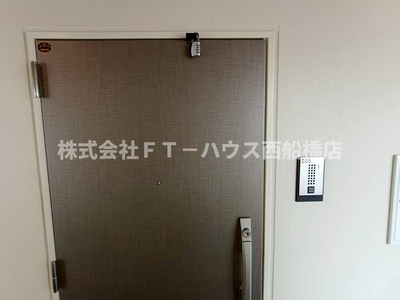 Alivis原木中山の玄関