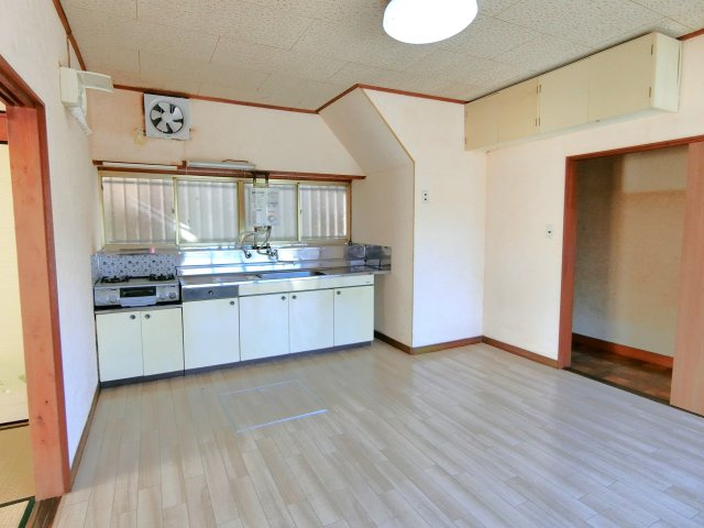 茂原緑町貸家の居間・リビング