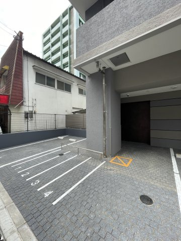 シーズンフラッツ渡辺通の駐車場