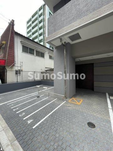 シーズンフラッツ渡辺通の駐車場