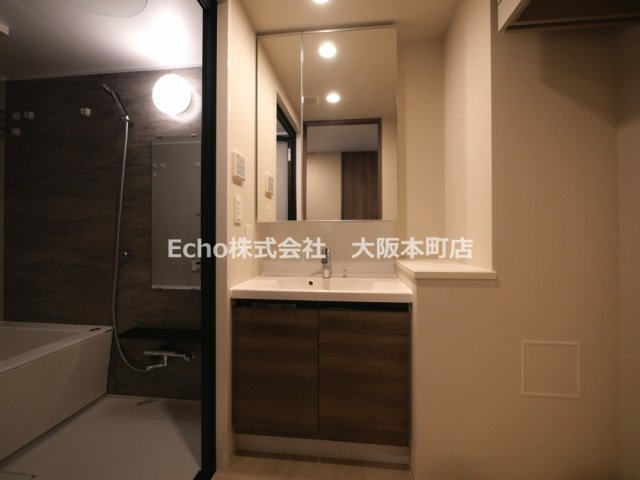 K-COURT谷町四丁目の洗面所