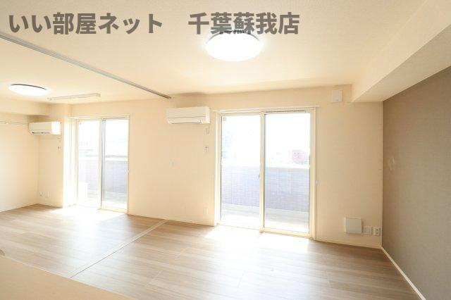 グラナートの居間・リビング|こちらのリビングで趣味の時間をお楽しみください