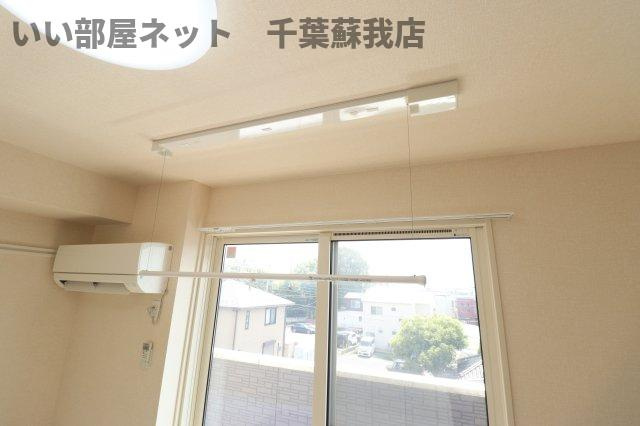 グラナートの洋室|室内物干
