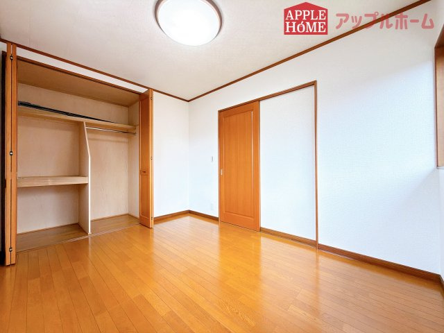 [中古住宅] 熊谷市新堀の洋室|２階居室は収納あり！たっぷりある収納活用でお部屋もキレイを保てます♪