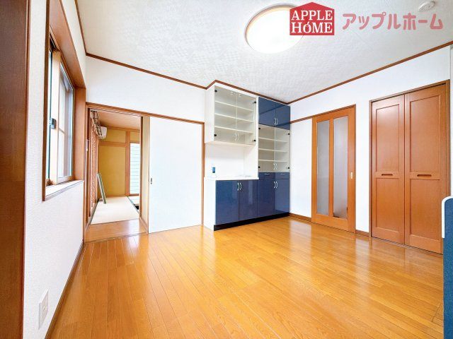 [中古住宅] 熊谷市新堀のキッチン|見栄えもよくお手入れもスムーズに出来ます。豊富な収納力もございますので、キッチンスペースをスッキリとお使い頂けそうです。