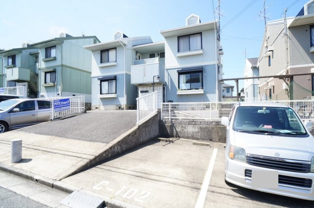 奈良市左京３丁目のアパート