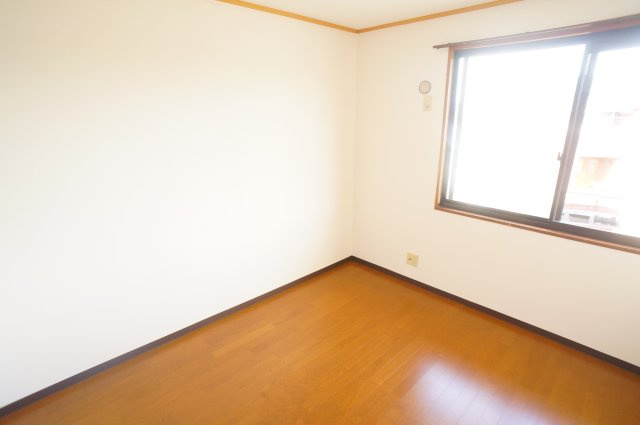 奈良市左京３丁目のアパート