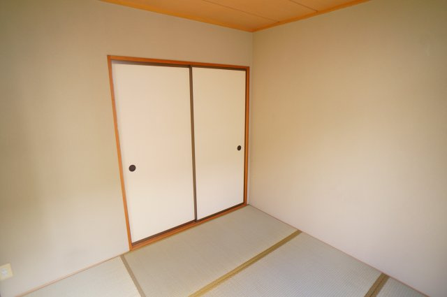 奈良市左京３丁目のアパート