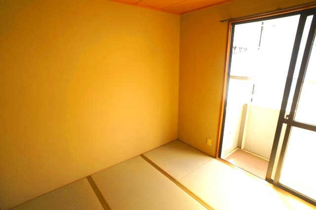 奈良市左京３丁目のアパート
