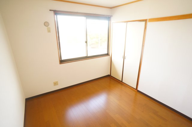 奈良市左京３丁目のアパート