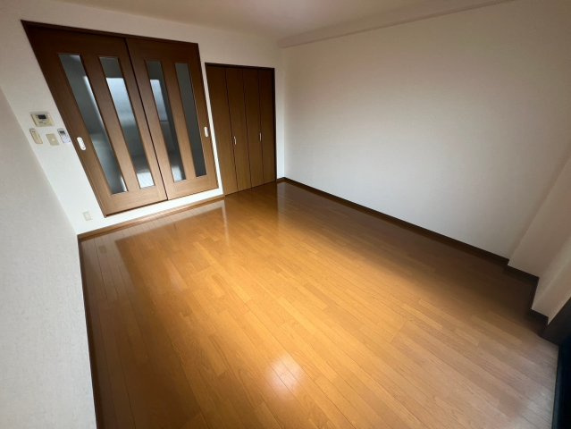 豊中市春日町２丁目の賃貸マンションの居間・リビング