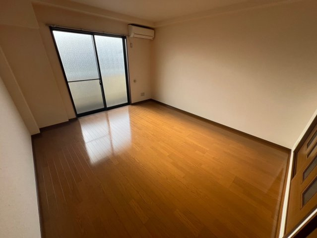 豊中市春日町２丁目の賃貸マンションの居間・リビング
