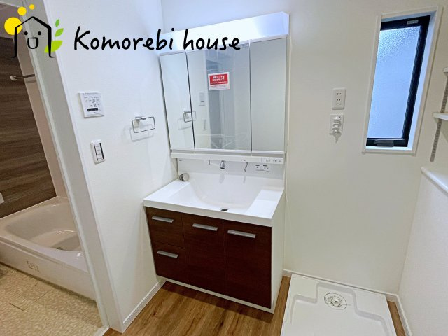 大宮南中野　新築一戸建て　ルシェール　Cの独立洗面台|26.8.28　撮影済み