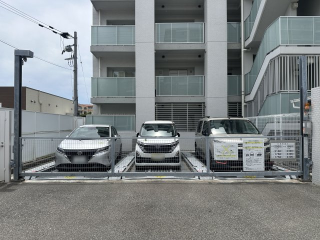 ワコーレ舞子海岸通の駐車場