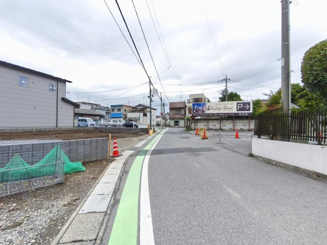 BLOOMING GARDEN　本庄市中央2丁目の前面道路含む現地写真
