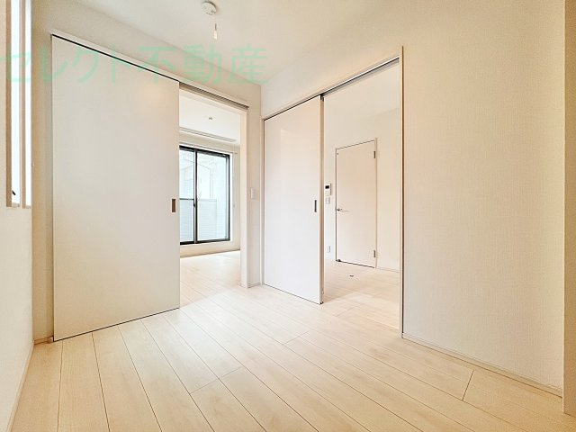 GRANDTIC平安通の洋室