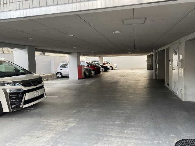 フェルティ豊中の駐車場