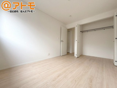 【子供部屋】 | 沼津市西熊堂第3　新築一戸建て　1号棟 | 広々使える収納付きの洋室です♪