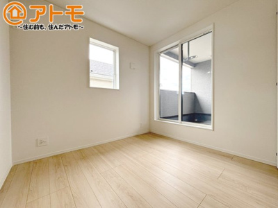 【子供部屋】 | 沼津市西熊堂第3　新築一戸建て　1号棟 | 広々使える収納付きの洋室です♪
