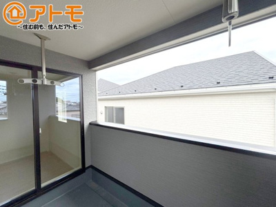 【バルコニー】 | 沼津市西熊堂第3　新築一戸建て　1号棟 | インナーバルコニーはお出かけ中の急な雨でも安心♪