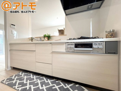 【キッチン】 | 沼津市西熊堂第3　新築一戸建て　1号棟 | 対面タイプならキッチン内にいながらご家族やお客様との会話が楽しめます♪