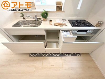 【キッチン】 | 沼津市西熊堂第3　新築一戸建て　1号棟 | 設備充実♪お手入れらくらく♪収納豊富♪使い勝手の良いキッチンです！