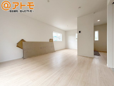 【居間・リビング】 | 沼津市西熊堂第3　新築一戸建て　1号棟 | 家族団らんのイメージは、リビングを思い浮かべませんか？リビングこそ広々とした空間が良いですね♪