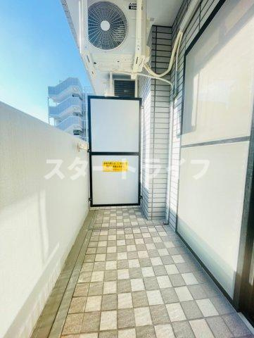 大阪市淀川区東三国３丁目の賃貸マンションのバルコニー