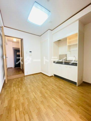 大阪市淀川区東三国３丁目の賃貸マンションの居間・リビング