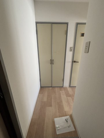 メゾンAKINAI香里の玄関