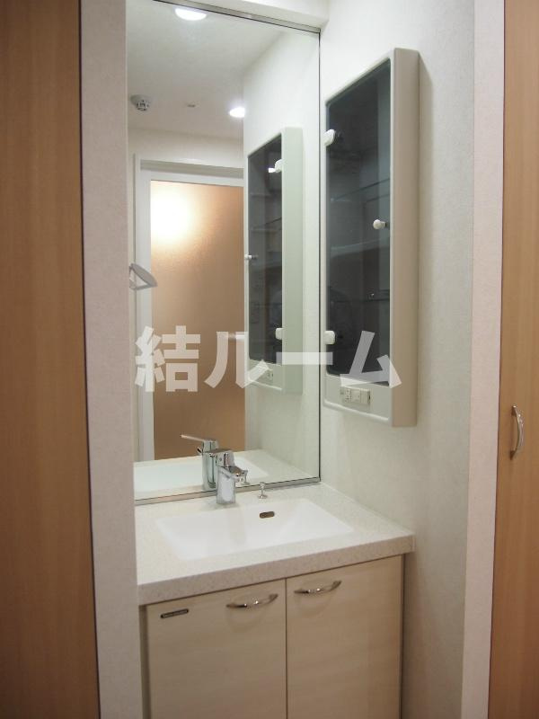 板橋区板橋２丁目の賃貸マンションの洗面所