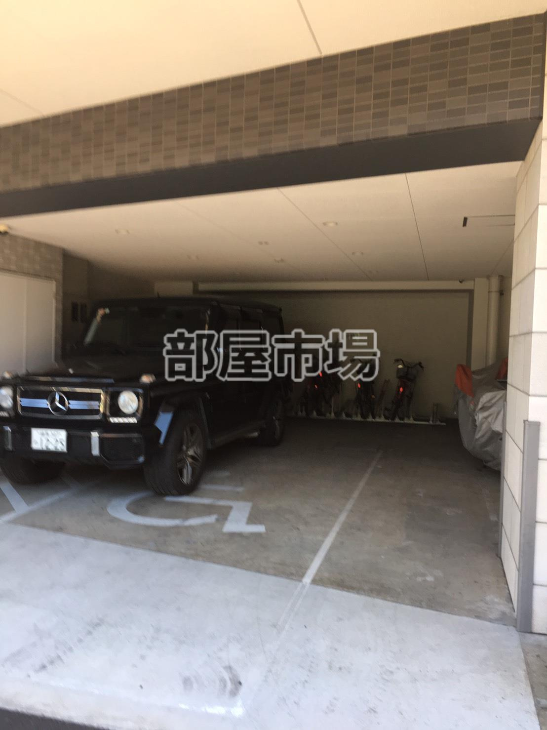 ライジングプレイス浅草五番館の駐車場