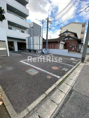 クリエイティブ一宮の駐車場