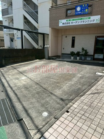 トマトハイツの駐車場