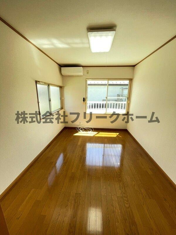 小金井市緑町１丁目のアパートの寝室
