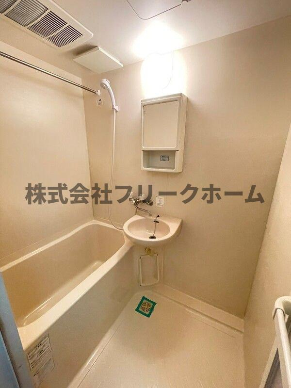 小金井市緑町１丁目のアパートの浴室