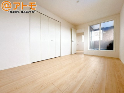 【寝室】 | 沼津市西熊堂第3　新築一戸建て　4号棟 | 毎日すごす部屋の広さや陽当りも気になるポイントですね！現地で体感してみてください♪