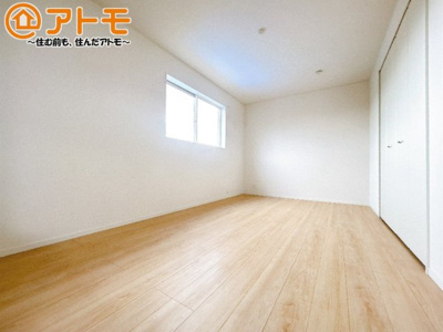 【子供部屋】 | 沼津市西熊堂第3　新築一戸建て　4号棟 | 広々使える収納付きの洋室です♪