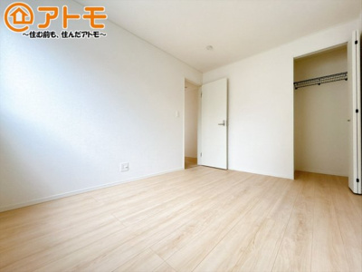 【子供部屋】 | 沼津市西熊堂第3　新築一戸建て　4号棟 | 収納豊富な洋室は使い勝手良好です！
