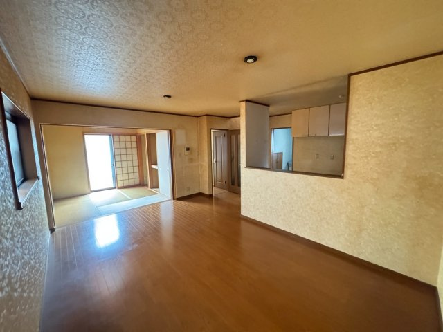 堺市西区草部　中古一戸建の居間・リビング