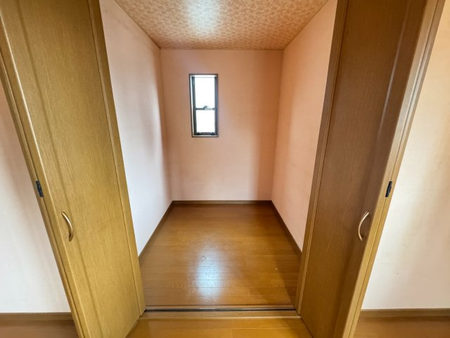 堺市西区草部　中古一戸建の収納