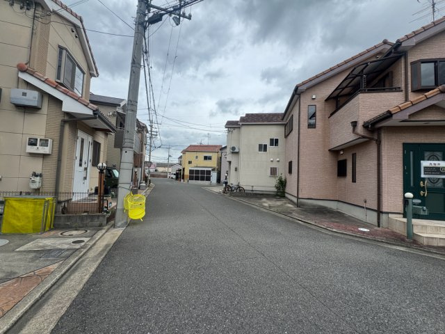 堺市西区草部　中古一戸建の前面道路含む現地写真