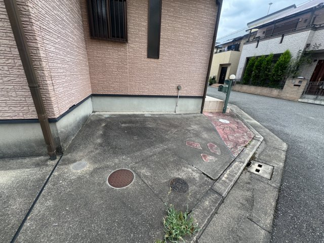 堺市西区草部　中古一戸建の駐車場