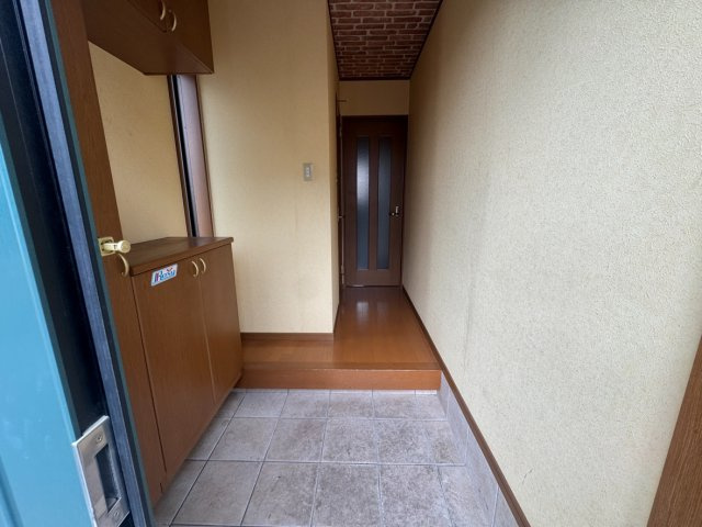 堺市西区草部　中古一戸建の玄関